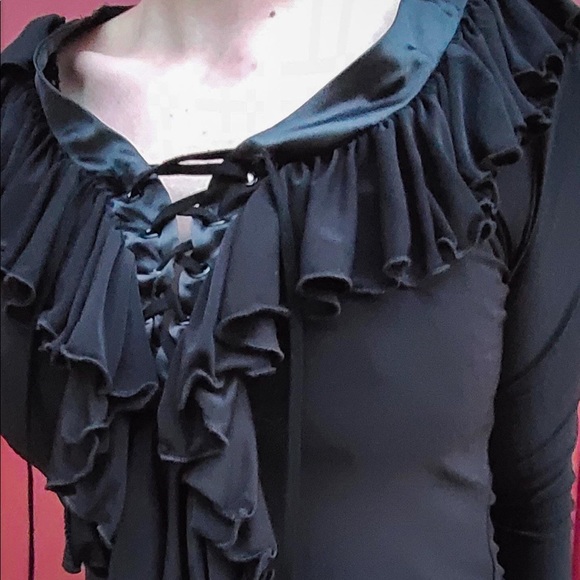 Retro Ruffled V-Neck top - Picture 2 of 5